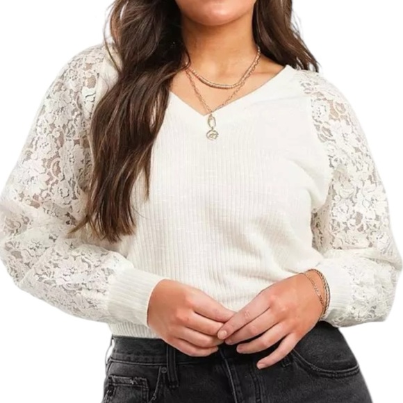 Daytrip Tops - Daytrip by Buckle Floral Pace Top NWOT Small